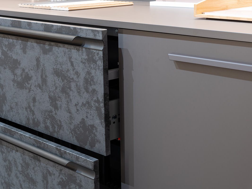 Ante: squadrate-bordate ricavate da pannelli calandrati