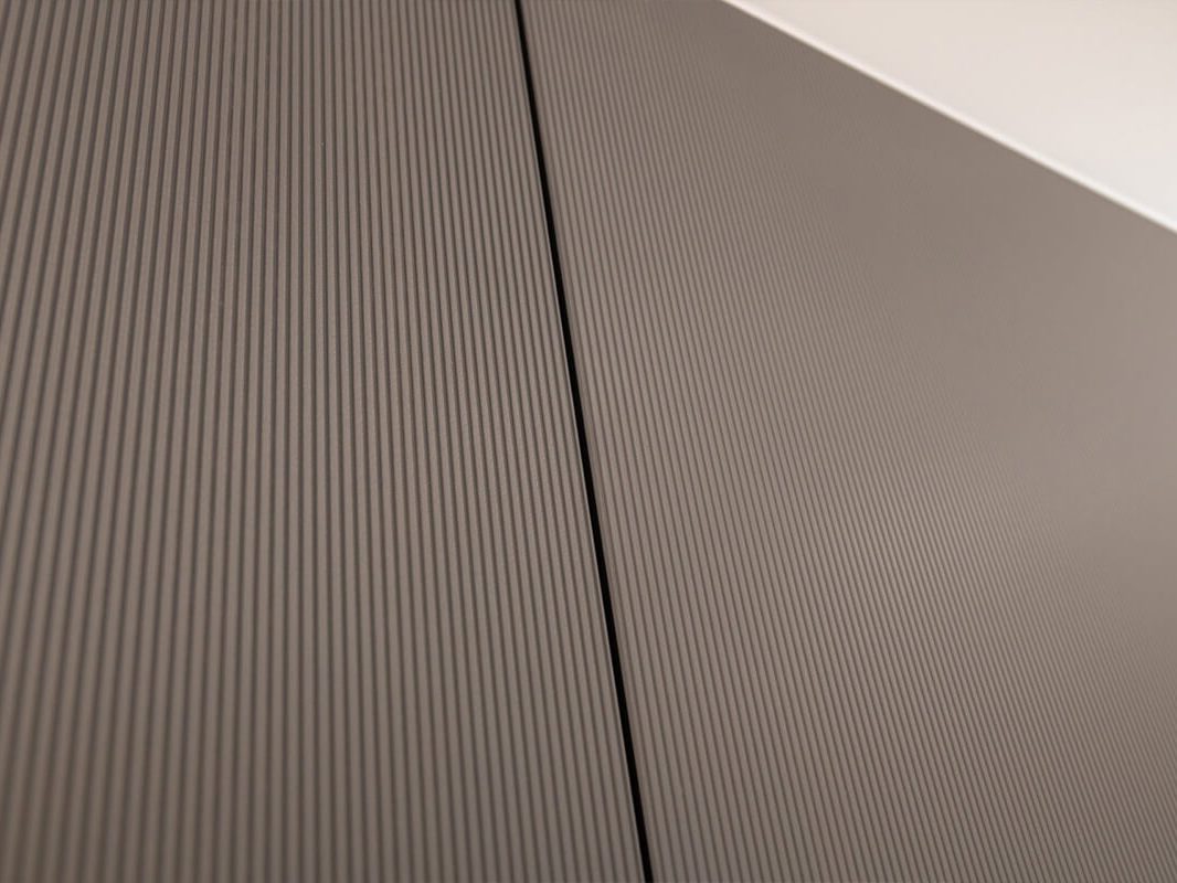 Pensili: Ante Innovative Surfaces (TAKTO effetto materico) – pressatura e calandratura