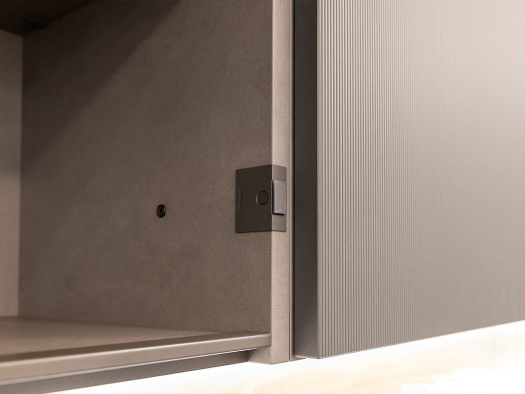 Pensili: Ante Innovative Surfaces (TAKTO effetto materico) – pressatura e calandratura